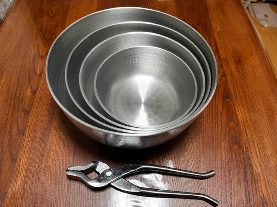Nested Yattoko Pans and Metal Pan Gripper Nested handleless yattoko pans with a plier-shaped metal pan gripper