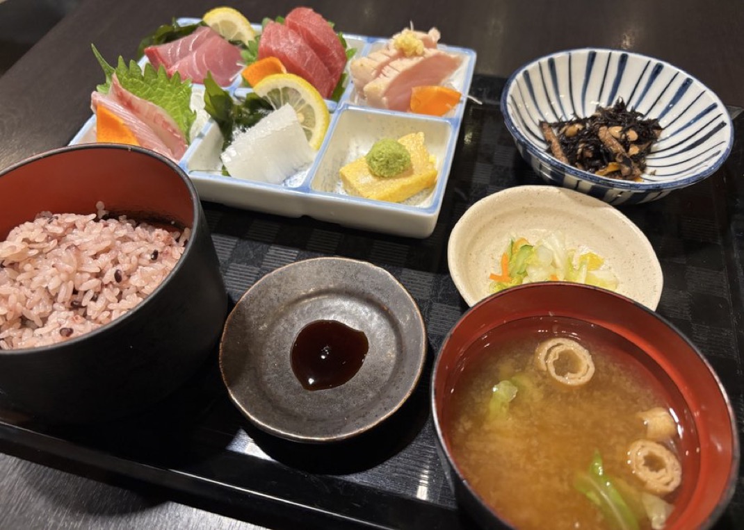 Sashimi teishoku with multigrain rice, miso soup, pickles, and small side dishes